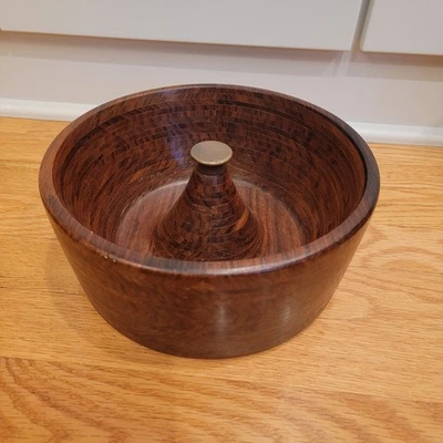 ДЕРЕВЯННАЯ ОРЕХОВАЯ ЧАША Латунный Центр ОЧЕНЬ ПРОЧНЫЙ Паркет Деревянный Слой 9,5" Диаметр x 4" Высота - Изображение 1 из 4
