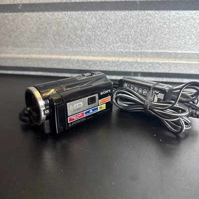 Sony HDR-PJ10 Handycam Full HD 1080 w/ , Battery, Charger - Image 1 of 4