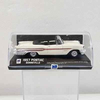 1957 White Pontiac Bonneville Convertible Diecast Car 1:43 Toy New Ray City - Image 1 of 4