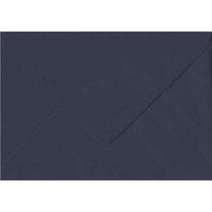 Busta colore blu navy 100 gsm. G5 - 133 mm x 184 mm. Patta diamantata gommata. - Foto 1 di 1