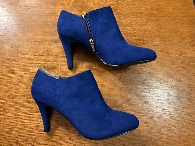 Botines de tobillo con cremallera de gamuza sintética azul real Shaie de Style & Co Talla 8.5M Tacón de 3" Foto 1 de 4