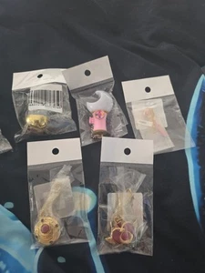 Sailor Moon set Schlüssel Anhänger Neu BROSCHEN Zepter Sailer - Bild 1 von 7