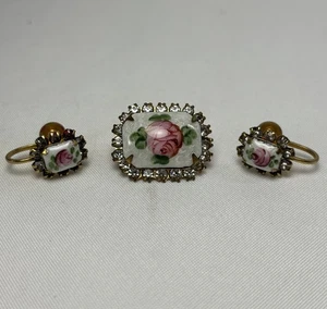 Conjunto Vintage Esmalte Guilloche Rosa Pin Broche Y Pendientes Tornillos Estrás - Imagen 1 de 8