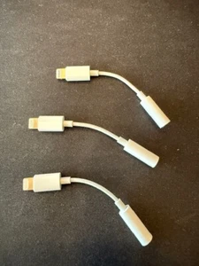 Apple Lightning to 3.5mm Headphone Jack Adapter A1749 Genuine OEM - Zdjęcie 1 z 1