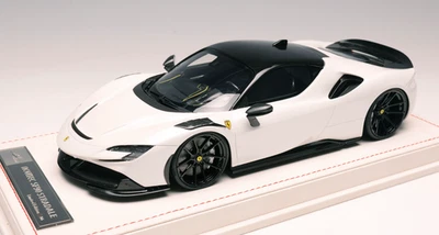 1/18 Ivy Models Ferrari SF90 Novitec en Base de Cuero Blanco Perla 66 piezas Foto 1 de 4