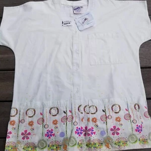 New S.C.R.U.B.S. Scrub Top Size Medium Pale Green Colorful 3 Pockets Snaps NWT - Picture 1 of 11