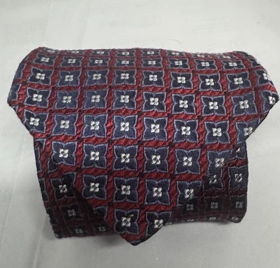 Gravata Daniel Cremieux, 100% seda, sob medida à mão, vermelha, azul, branca formato geométrico - Imagem 1 de 3