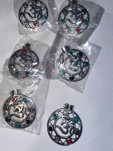 6 STÜCK GROSSHANDEL MENGE OM SYMBOL CHAKRA EDELSTEIN SILBER ANHÄNGER INDIEN: 2" LANG - Bild 1 von 4