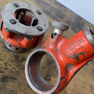 Armstrong 21-R Pipe Threader Die Head Ratchet And 1” Armstrong Pipe Die - Image 1 of 4