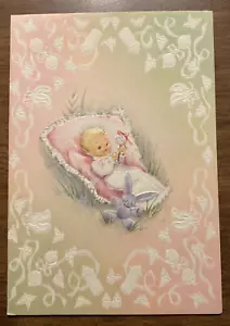 Tarjeta de felicitación recién nacido bebé recién nacido de colección años 60 jugando con sonajero conejito P8a - Imagen 1 de 17