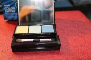 AVON MARK COLOR SWING MIX IT UP EYE COMPACT NEW - Picture 1 of 1