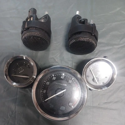 Velocímetro Harley Davidson Cvo Street Glide, calibre de aceite y voltios Foto 1 de 4