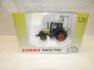 UNIVERSAL HOBBIES CLAAS NECTIS 257 VE  TRACTOR 246 241.0 MIB  1:32 SCARCE - Picture 1 of 4