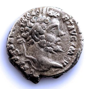Impero Roma - Settimio Severo. Denario 202-210 ap. J.C. Roma. Argento 2,8 g. - Picture 1 of 2