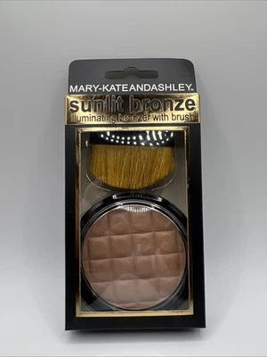 Mary Kate Ashley Illuminating Bronzer W Brush Sunlit Bronze 605 Sunkissed Bronze - Image 1 of 2