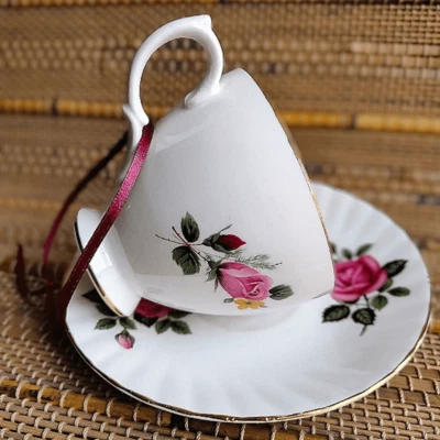 Vintage Queen's Fine Bone China Tea Cup Set - Image 1 of 4