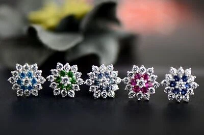 Aretes con flores de oro blanco de 14k con parte posterior atornillada Foto 1 de 4