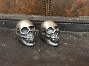 RARE VINTAGE POTTERY BARN SKULL SKELETON SALT & PEPPER SHAKERS MATCHING DETAILED - Picture 1 of 12