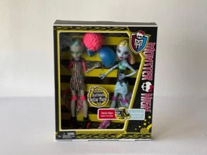 Monster High Skultimate Roller Maze Ghoulia Yelps & Abbey Bominable Doll 2-Pack - Picture 1 of 7