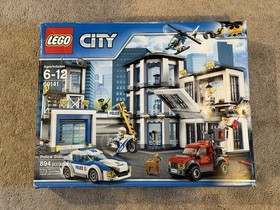 LEGO City Police Station 60141 Complete Set 894 Pieces Box Instructions
