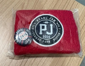 Pearl Jam Fenway Park Boston 2016 WRISTBAND & BUTTON PJ Red Sox NEW Vedder - Bild 1 von 1
