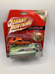 Johnny Lightning Orange 1971 Plymouth Duster Mopar con lata adicional 1:64 diecast - Imagen 1 de 4
