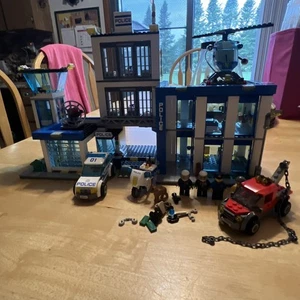 LEGO CITY: Police Station (60047) Complete - Picture 1 of 19