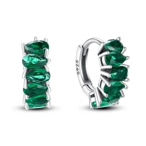 A Pair of  Vivid Green Emeralds 925 SS Jewelry Earrings - Picture 1 of 3