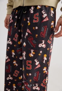 Pantaloni pigiama nuovi con etichette Peanuts Varsity Lounge Snoopy Woodstock sportivi comodi MEDIA - Foto 1 di 4