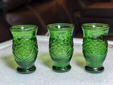 Vtg Set 3 Emerald Green Pressed Glass Shot Glasses Bird Feather Talon Pattern 