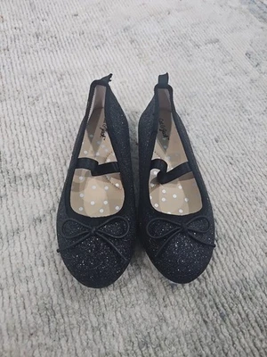 Zapatos planos de ballet Cat & Jack para niñas pequeñas talla 10 negros brillantes Foto 1 de 4