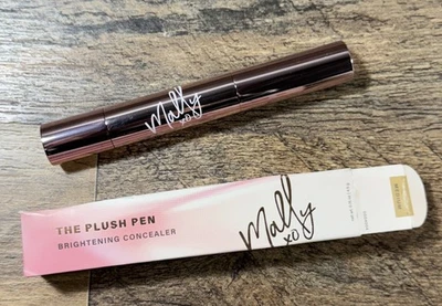 Mally XO The Plush Pen Brightening Concealer MEDIUM 0.15oz New in box Full Size - Image 1 of 4