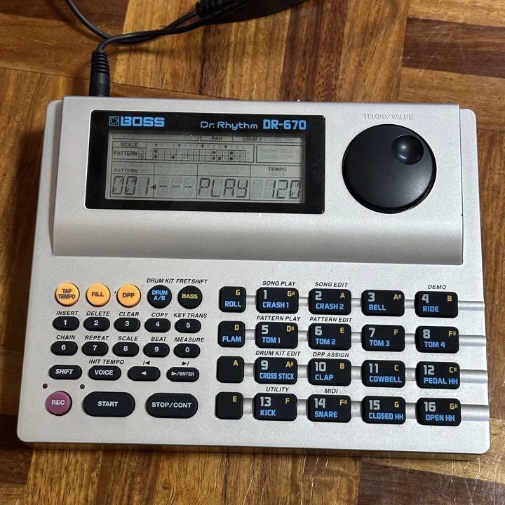 Batería electrónica BOSS DR-670 Dr.Rhythm muy buena Foto 1 de 4