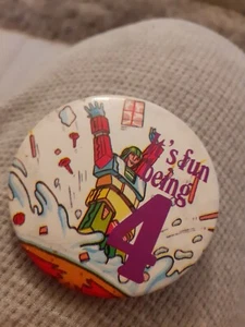 Insignia vintage de robot cuarto cumpleaños - Imagen 1 de 2