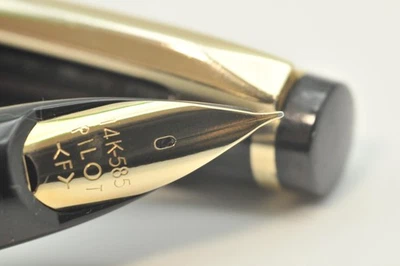 Pluma Estilográfica Pilot Elite De Colección 14K Fina (F) Plumín Negra con Convertidor Exc+ W10023 Foto 1 de 4