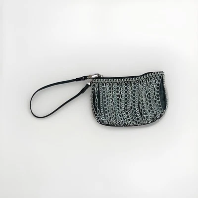 Muñequera Express negra con detalles de cadena plateada  Foto 1 de 4