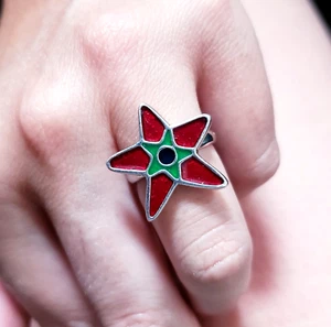 Vintage Sterling Silver Enamel Inlay STAR Womens Ring Size 8 Red Green Celestial - Picture 1 of 6