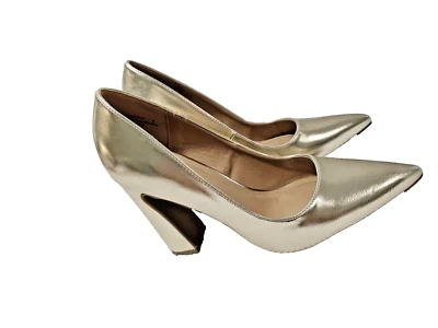Anne Michelle Women's Heels Size 8 Gold Pointed Toe Chunky Block High Heel - Image 1 of 4