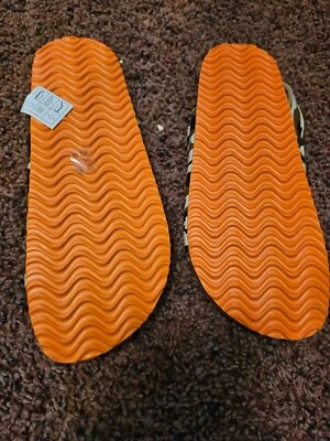 Fabulosas sandálias camufladas infantis tamanho 3 parte inferior laranja sensação macia - Imagem 1 de 3