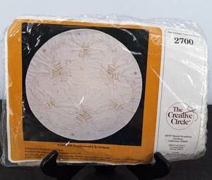 Creative Circle | Old-Fashioned Christmas Tree | 2700 |  Kit| Tree Skirt - Picture 1 of 9