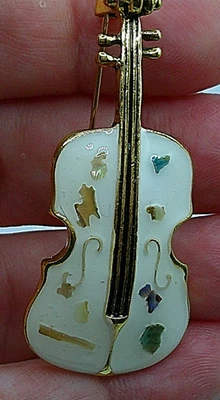 White Enamel guitar violin music brooch pin with flecks - gold tone     (A18) - Image 1 of 4
