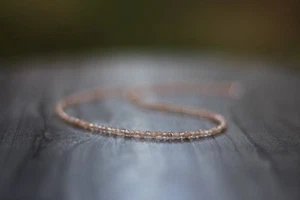 Collana girocollo donna minimalista perle pietre di luna sfaccettate rotonde 18" - Foto 1 di 8