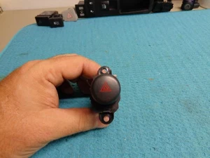 BOTÓN INTERRUPTOR HONDA INSIGHT 00 01 02 03 PELIGRO 4 VÍAS - Imagen 1 de 2