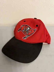 BUCANEERS YOUTH BLACK AND RED SIZE S/M CAP HAT (PRE-OWNED) - Picture 1 of 10