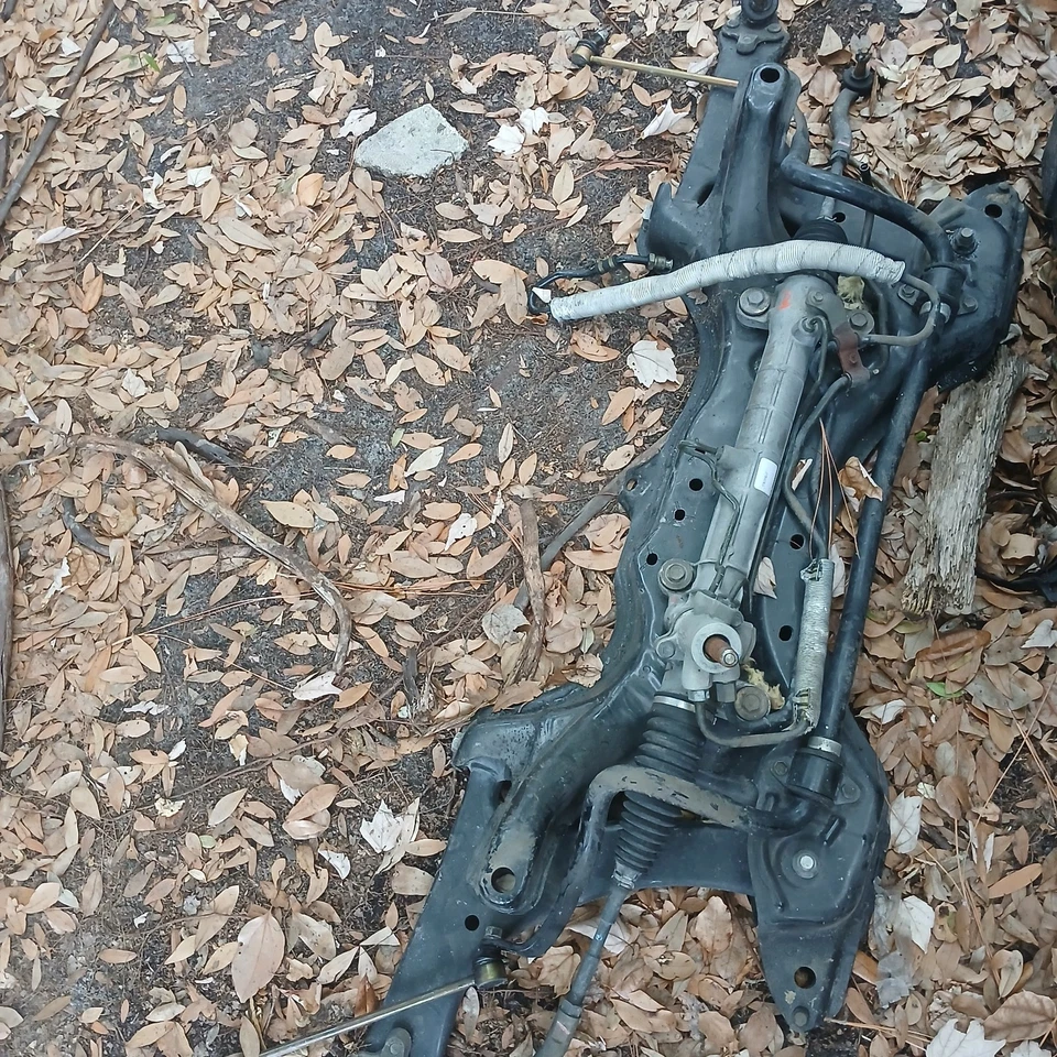 Subchasis de suspensión delantera TOYOTA COROLLA 2004 con engranaje de dirección y tirantes Foto 1 de 4