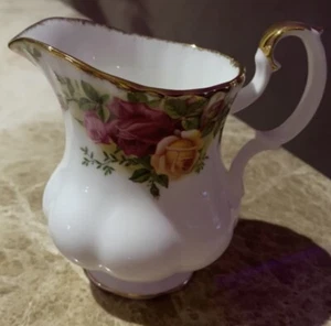 ROYAL ALBERT  VTG “OLD COUNTRY ROSES” FOR SERVING ANYTHING CREAMER - Picture 1 of 4