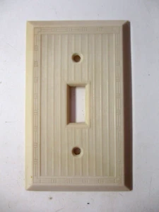 Bryant USA Dashed Fine Lines Beige Bakelite Switch Wall Box Plate Cover Antique - Picture 1 of 5