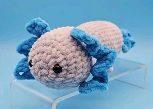 Axolotl japanischer gehender Fisch gehäkelt blau grau 12 Zoll Plüschtier Stofftier Spielzeug - Bild 1 von 8