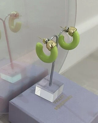 Pendientes de aro verde en oro amarillo relleno de fluro verde brillante Foto 1 de 4