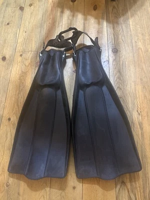 Aletas de pie de rana de buceo XS - tamaño grande - aletas de chorro de goma ligeramente usadas difíciles de encontrar Foto 1 de 4